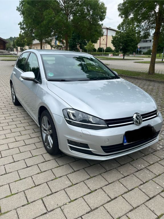 Silber Gebraucht 2015 VW Golf VII Highline Limousine | 12.490 € (Fairer Preis) - Bild 1/4