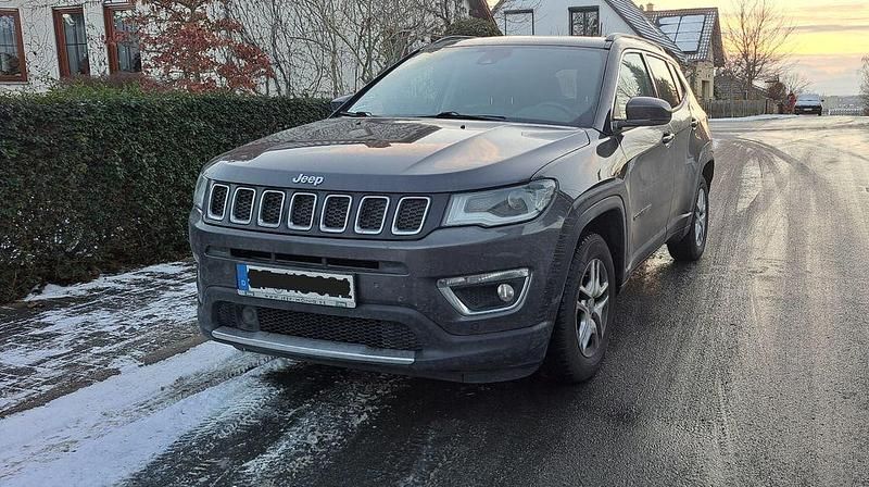 Grau Gebraucht 2020 Jeep Compass Limited SUV | 14.500 € (Superpreis) - Bild 1/4