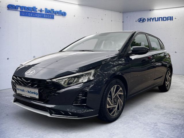 Grau Gebraucht 2025 Hyundai i20 Trend Kleinwagen | 22.770 € (Teuer) - Bild 1/4