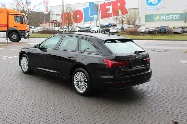 Gebraucht Audi A6 Ambiente 204 PS (150 kW) 2021 Mythosschwarzmet. (metallic) Kombi