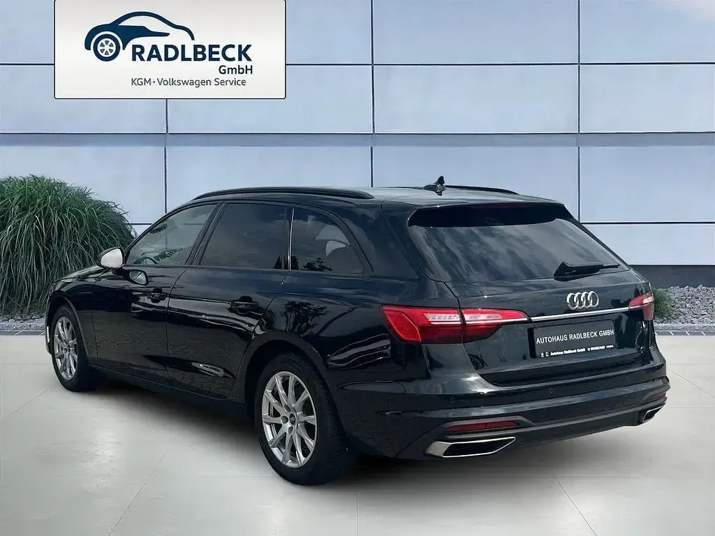 Gebraucht Audi A4 150 PS (110 kW) 2022 Schwarz Limousine