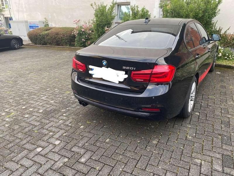 Gebraucht 2017 BMW 320 Sport Line Limousine | 18.500 € (Fairer Preis) - Bild 1/4