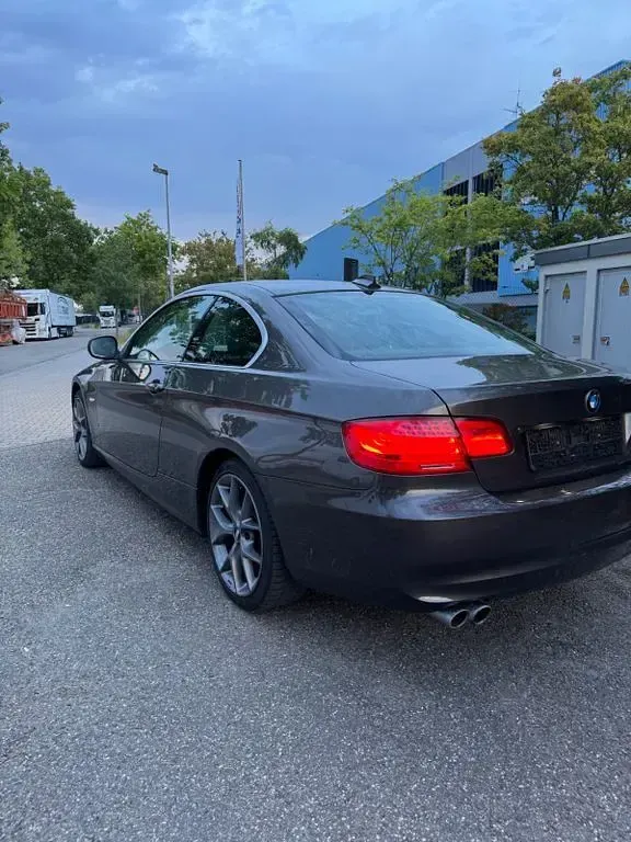 Gebraucht BMW 330 Sport Line 245 PS (180 kW) 2010 Braun Coupé