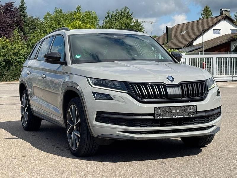 Grau Gebraucht 2018 Skoda Kodiaq SportLine SUV | 25.900 € (Etwas zu teuer) - Bild 1/4