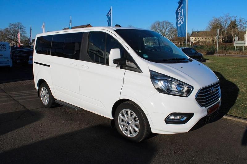 Gebraucht Ford Tourneo 170 PS (125 kW) 2023 Weiß Van / Kleinbus