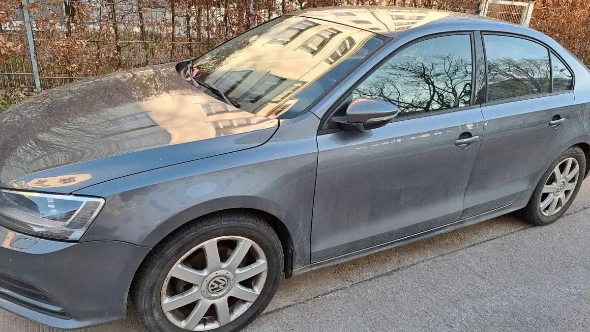 Gebraucht VW Jetta 125 PS (91 kW) 2015 Grau Limousine