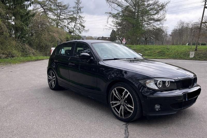 Gebraucht BMW 118 122 PS (89 kW) 2007 Schwarz Kleinwagen