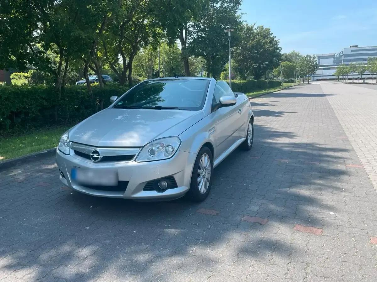 Gebraucht Opel Tigra 90 PS (66 kW) 2009 Silber Cabrio