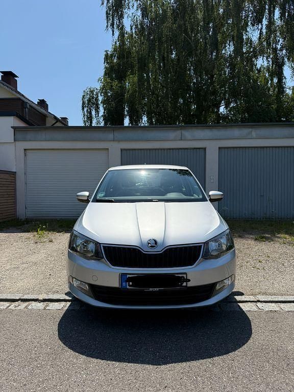Silber Gebraucht 2017 Skoda Fabia Ambition Limousine | 9.500 € (Fairer Preis) - Bild 1/4