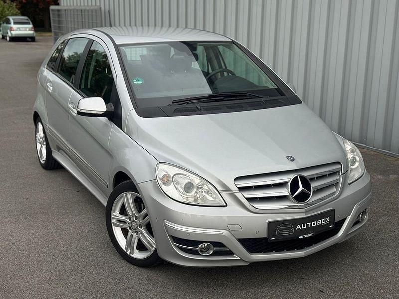 Polarsilber Gebraucht 2010 Mercedes B200 Van / Kleinbus | 5.999 € (Fairer Preis) - Bild 1/4