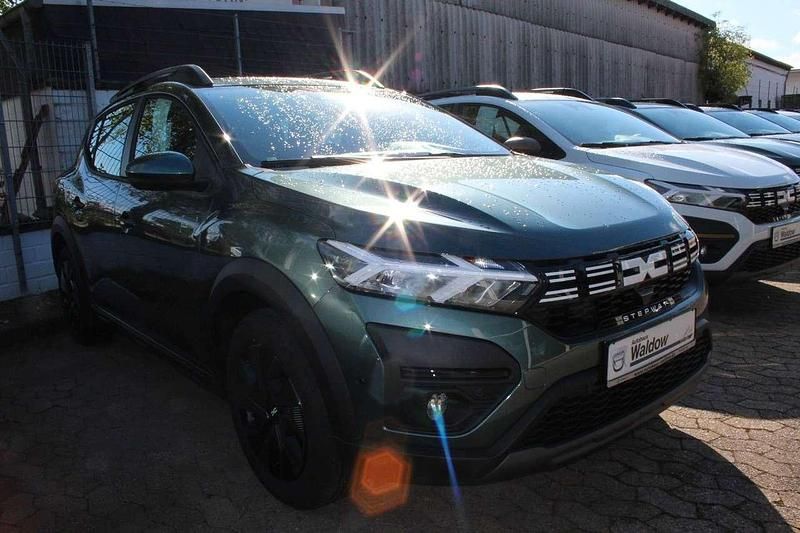 Gebraucht Dacia Sandero Expression 91 PS (66 kW) 2025 Grün Kleinwagen
