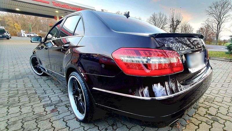 Gebraucht Mercedes E200 184 PS (135 kW) 2011 Braun Limousine