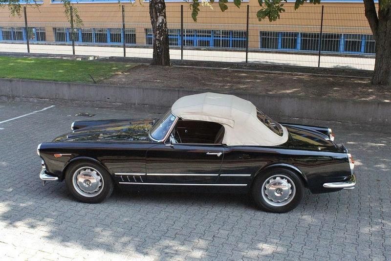 Gebraucht Alfa Romeo 2000 115 PS (84 kW) 1960 Schwarz Cabrio