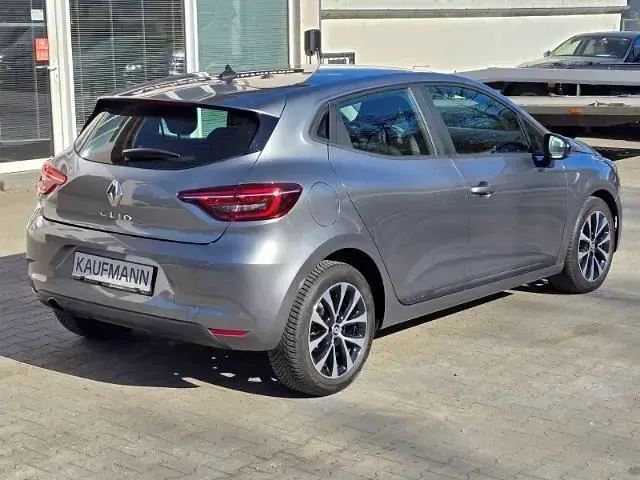 Używany Renault Clio V Equilibre 91 KM (66 kW) 2022 Szary Sedan/Limuzyna