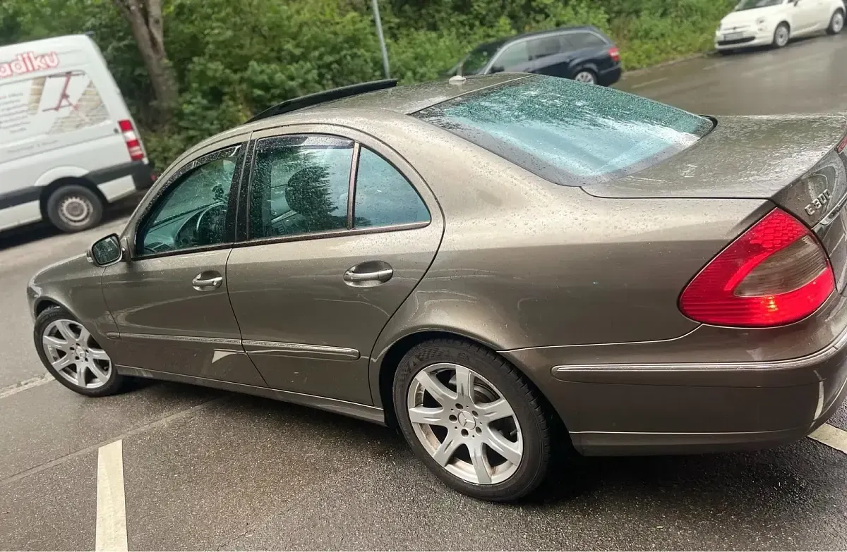 Gebraucht Mercedes E300 Avantgarde 211 PS (155 kW) 2008 Braun Limousine