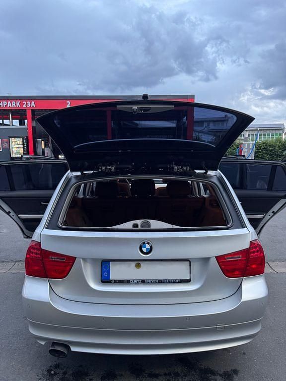 Używany BMW 320 184 KM (135 kW) 2011 Srebrny Kombi