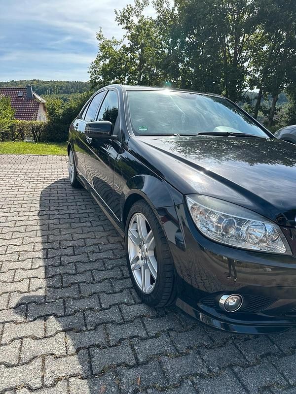 Schwarz Gebraucht 2008 Mercedes C200 Limousine | 11.000 € - Bild 1/4