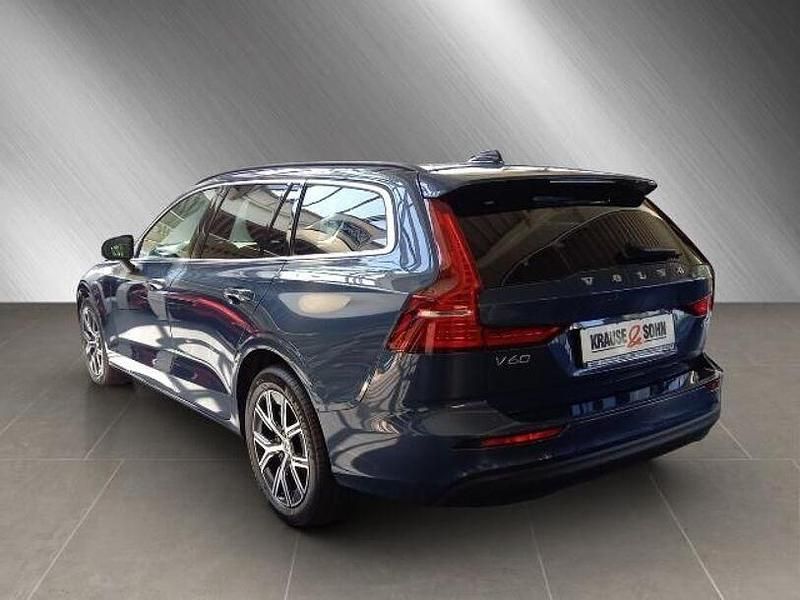 Gebraucht Volvo V60 Core 197 PS (144 kW) 2024 Blau Kombi