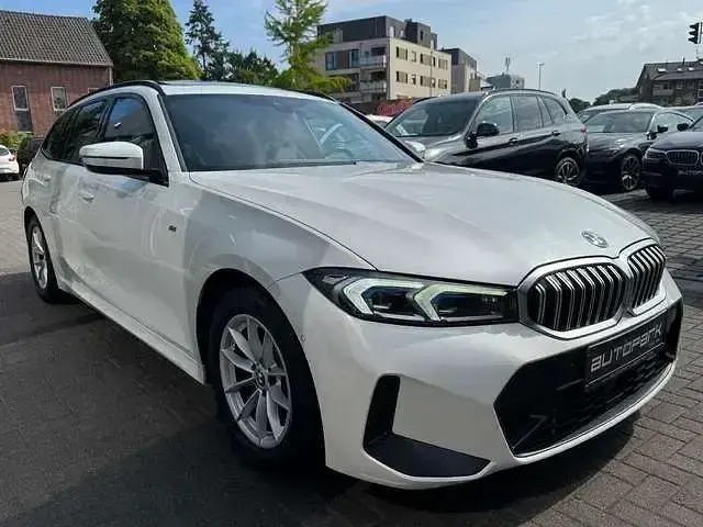 Gebraucht BMW 320 M Sport 184 PS (135 kW) 2023 Weiß Limousine