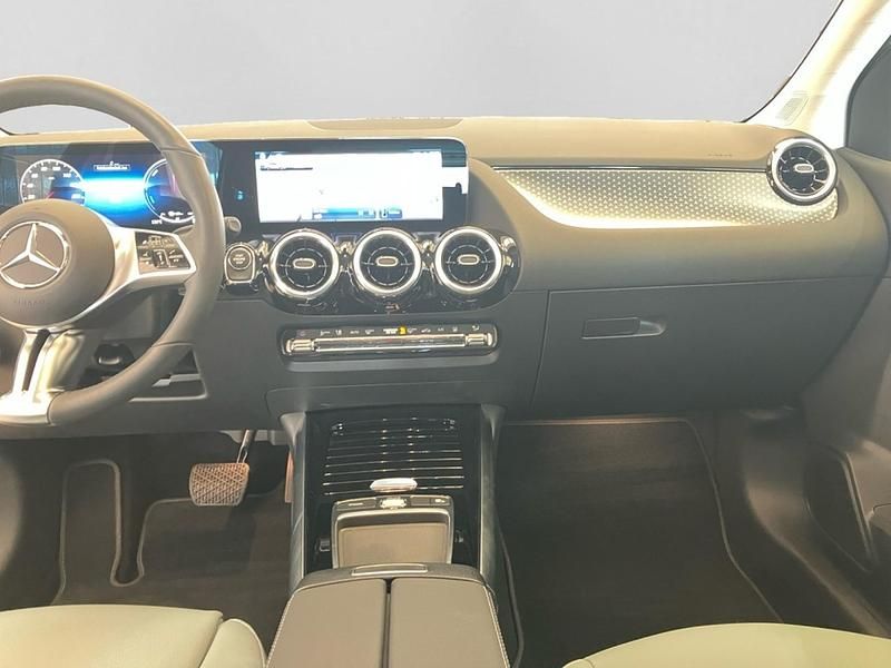 Gebraucht Mercedes B250e Progressive 120 PS (88 kW) 2024 Unilack polarweiß Van / Kleinbus