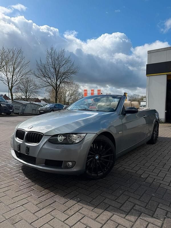 Gebraucht BMW 330 Cabriolet 231 PS (169 kW) 2008 Grau Cabrio