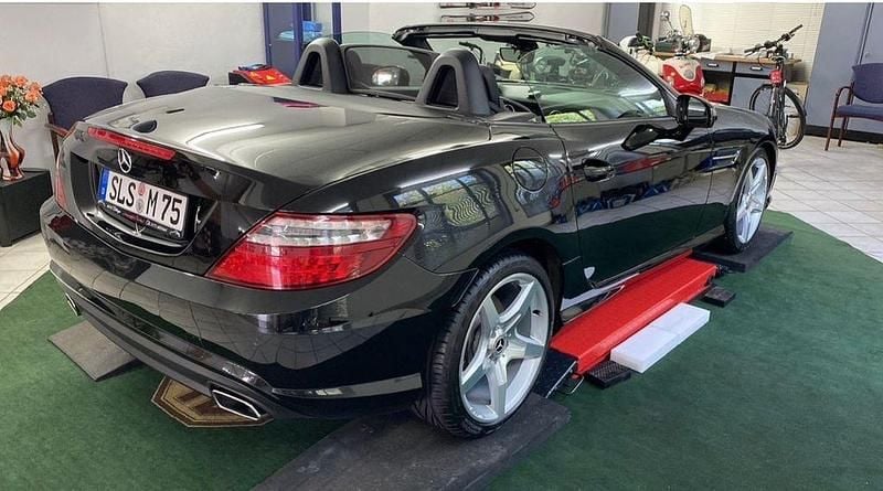 Gebraucht Mercedes SLK200 AMG 184 PS (135 kW) 2014 Schwarz Cabrio