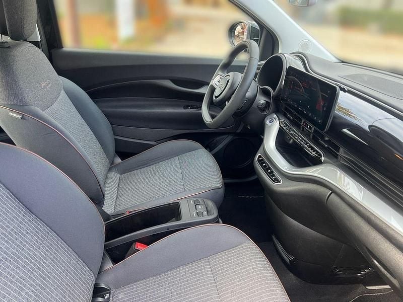 Gebraucht Fiat 500e Icon 86 kW (118 PS) 2024 Onyx schwarz Kleinwagen