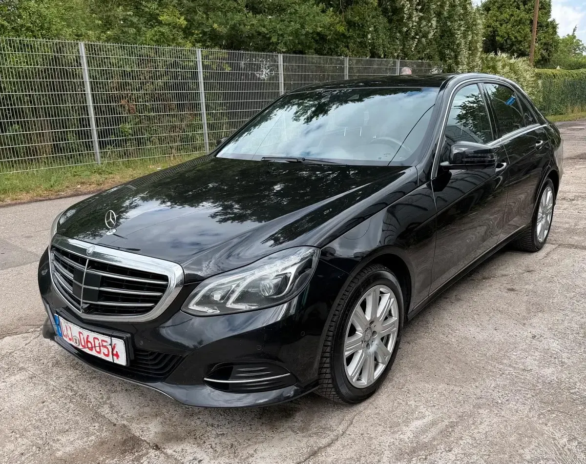 Gebraucht Mercedes E220 170 PS (125 kW) 2013 Schwarz Limousine