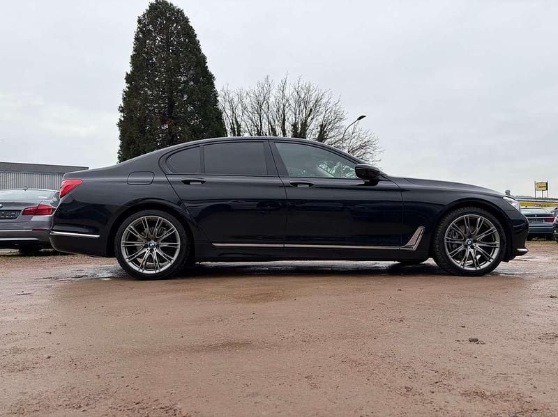 Gebraucht BMW 740 320 PS (235 kW) 2017 Black sapphire metallic Limousine
