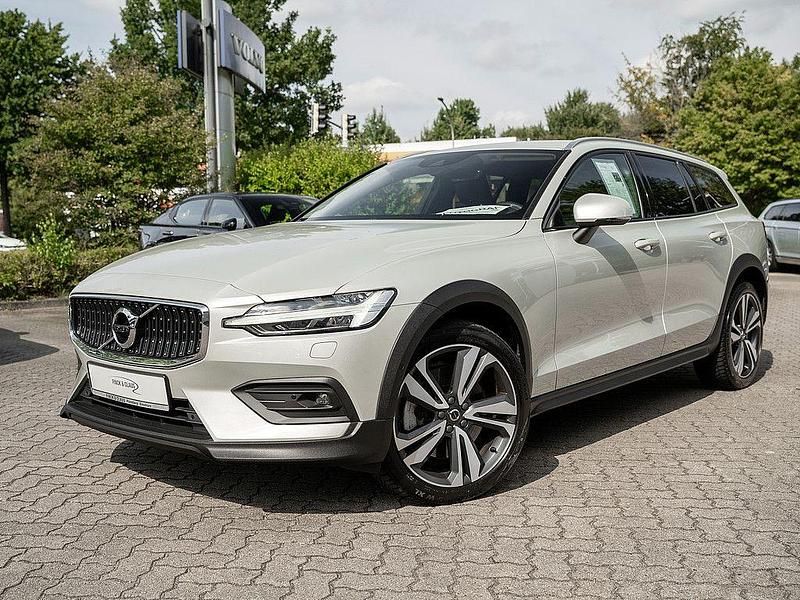 Beige Gebraucht 2021 Volvo V60 CC Pro Kombi | 36.890 € (Fairer Preis) - Bild 1/4