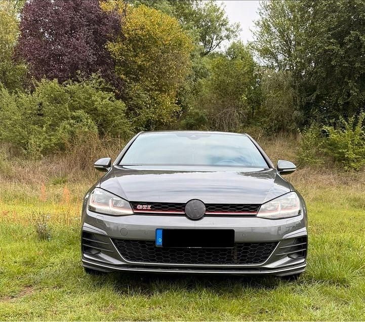 Grau Gebraucht 2020 VW Golf VII GTI Limousine | 22.300 € (Fairer Preis) - Bild 1/4