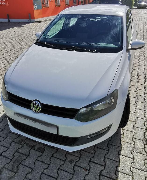 Weiß Gebraucht 2012 VW Polo Trendline Limousine | 4.500 € (Guter Preis) - Bild 1/4