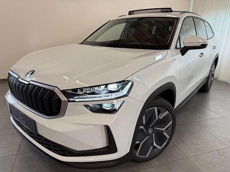 Moon weiß metallic Neu 2025 Skoda Kodiaq Selection SUV | 44.750 € (Fairer Preis) - Bild 1/4