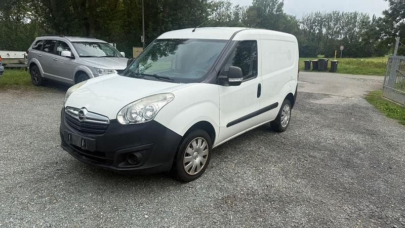 Weiß Gebraucht 2017 Opel Combo Selection Van / Kleinbus | 6.500 € (Guter Preis) - Bild 1/4