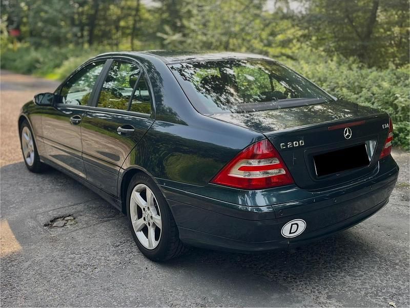 Blau Gebraucht 2004 Mercedes C200 Limousine | 800 € (Superpreis) - Bild 1/4