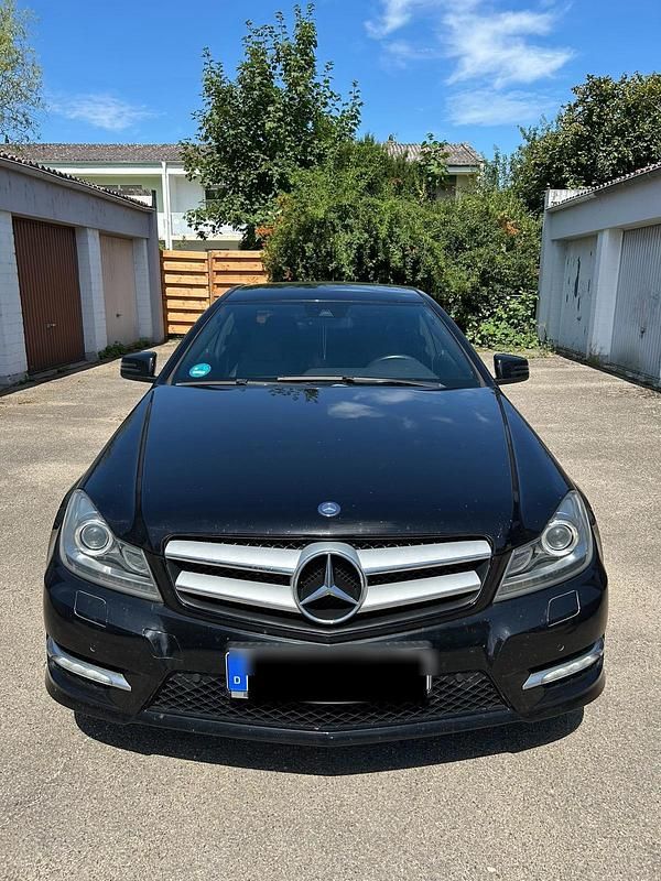 Schwarz Gebraucht 2012 Mercedes C250 AMG line Coupé | 12.000 € (Fairer Preis) - Bild 1/4