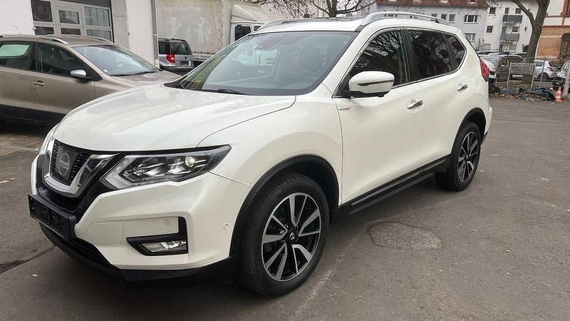Weiß Gebraucht 2018 Nissan X-Trail Tekna SUV | 16.450 € (Fairer Preis) - Bild 1/4