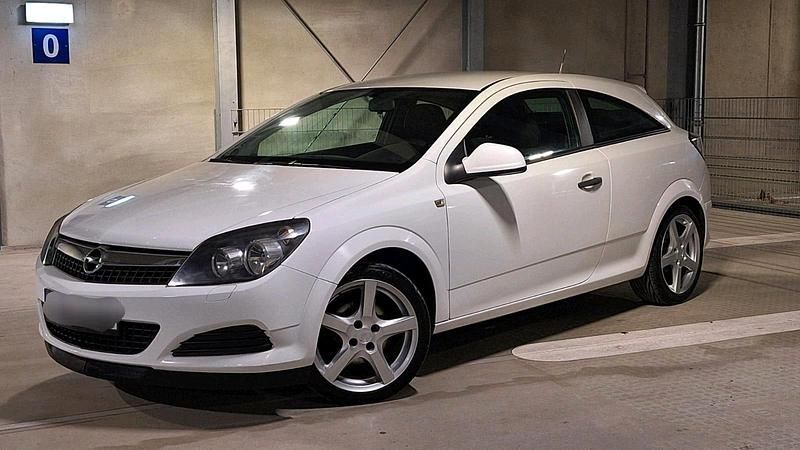 Gebraucht Opel Astra 90 PS (66 kW) 2010 Weiß Coupé