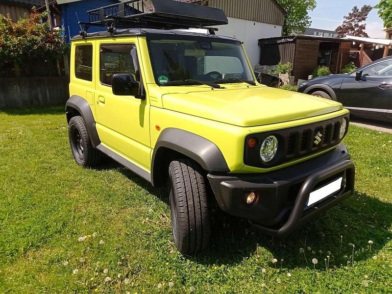 Grün Gebraucht 2018 Suzuki Jimny Comfort+ SUV | 33.333 € (Teuer) - Bild 1/4