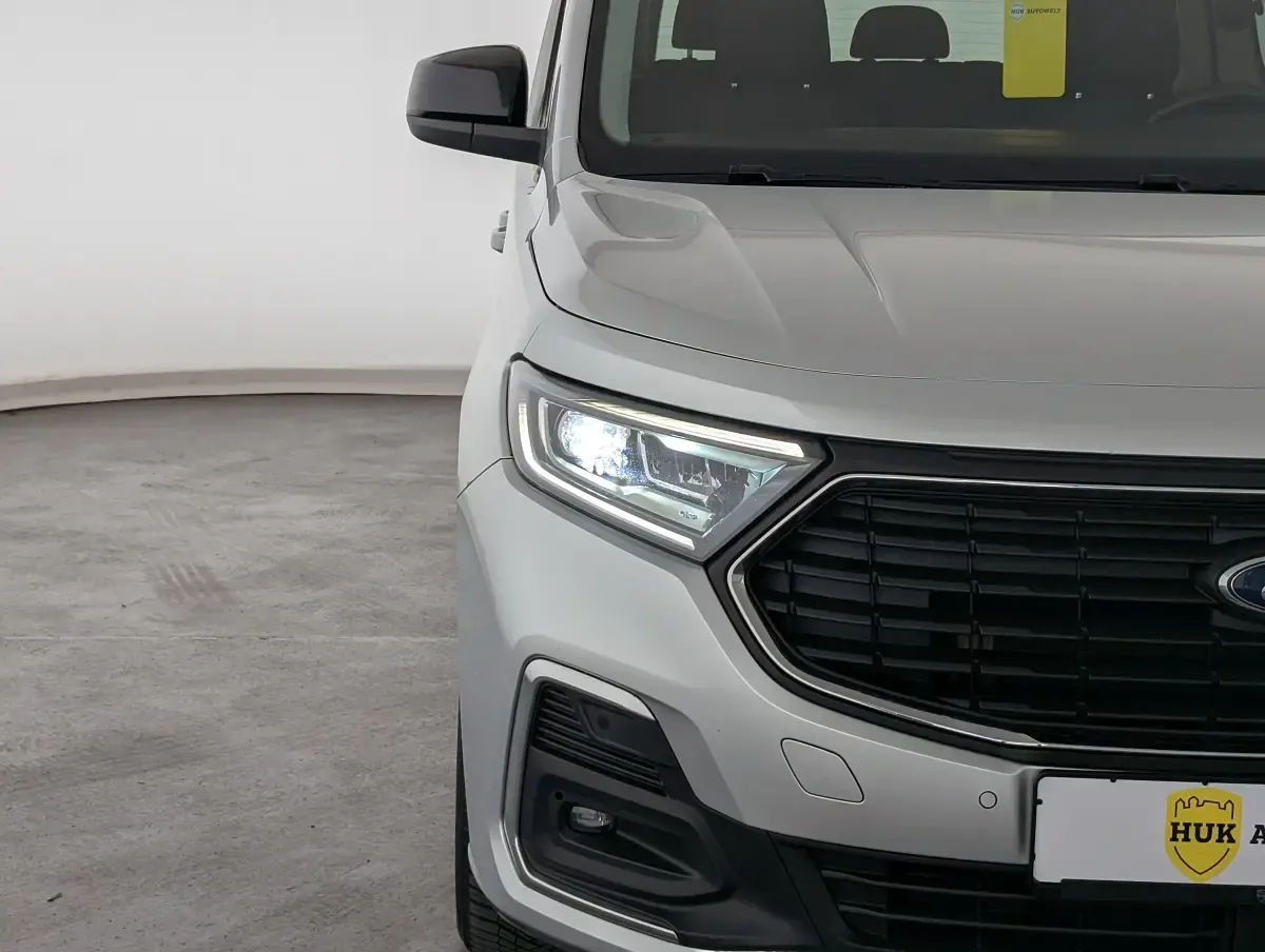Gebraucht Ford Tourneo Connect Titanium 122 PS (89 kW) 2023 Silber Van / Kleinbus