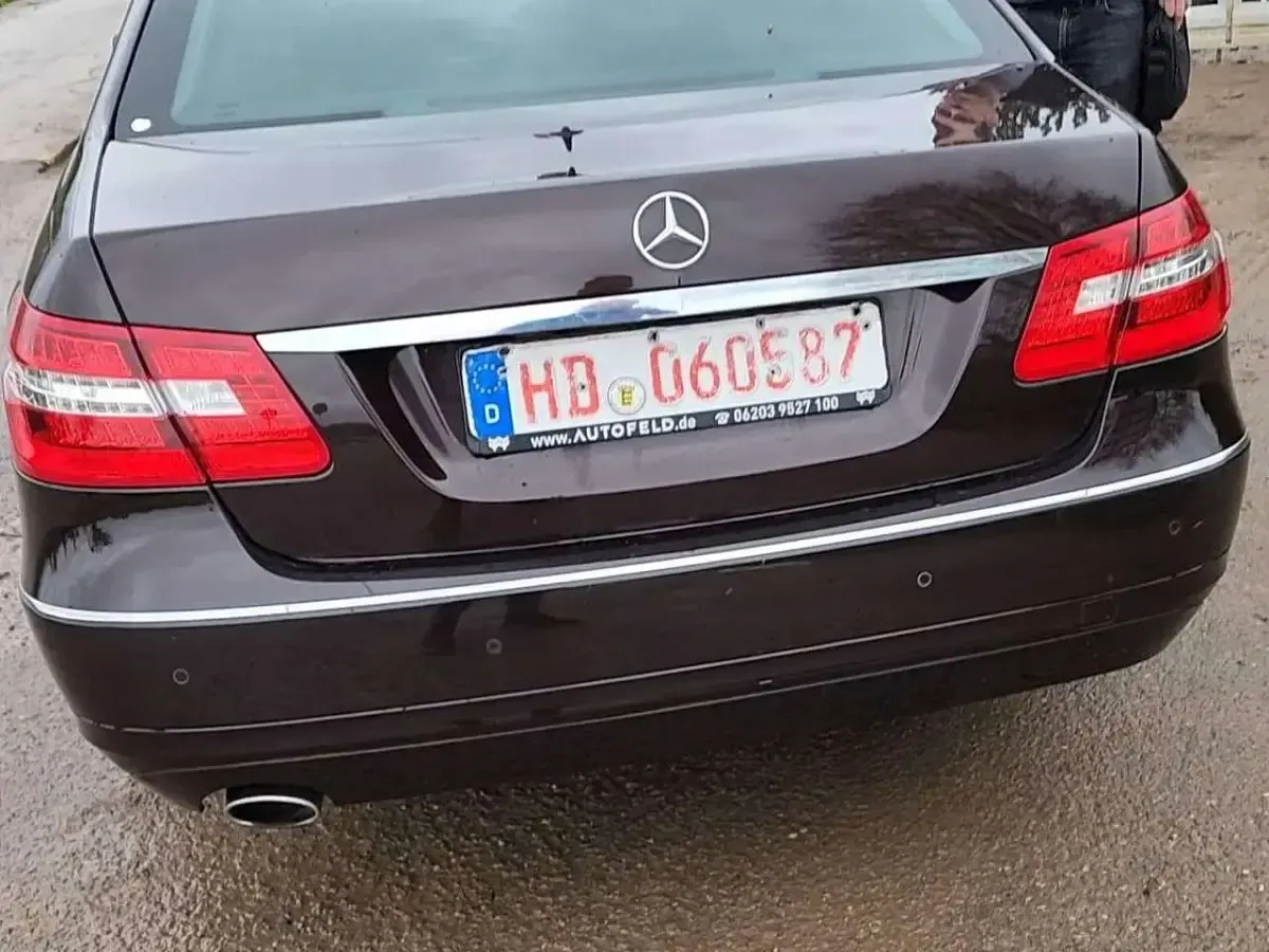 Gebraucht Mercedes E200 Avantgarde 136 PS (100 kW) 2011 Braun Limousine