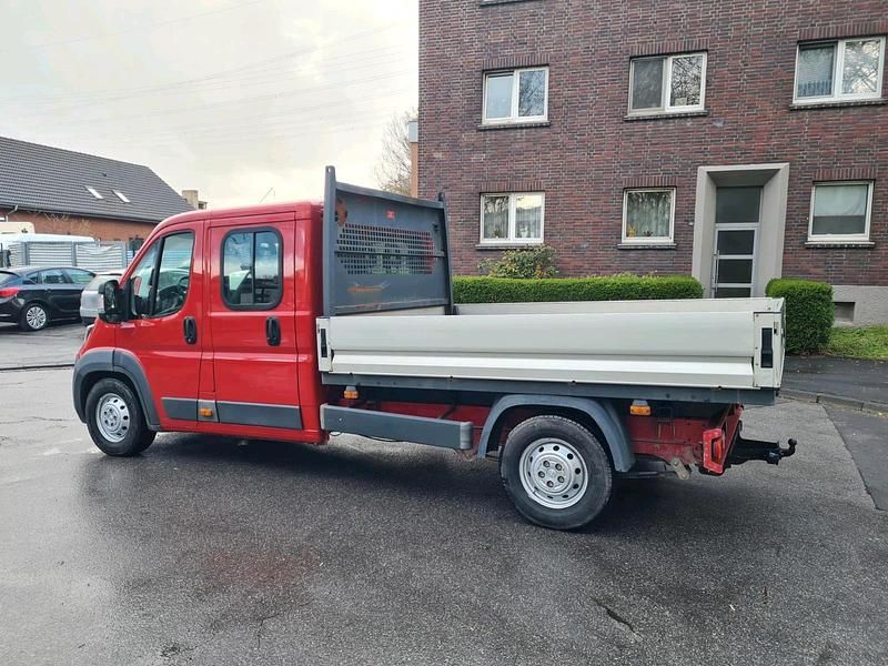Gebraucht Peugeot Boxer 163 PS (119 kW) 2017 Rot Van