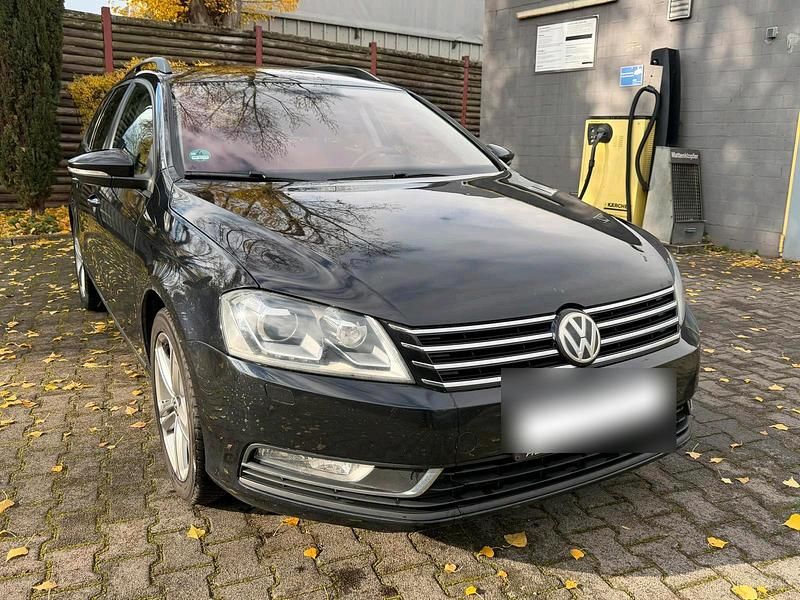 Schwarz Gebraucht 2012 VW Passat Kombi | 3.990 € (Superpreis) - Bild 1/4