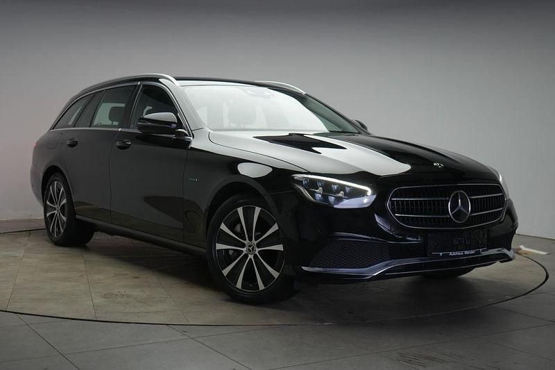 Gebraucht Mercedes E300 194 PS (142 kW) 2021 Schwarz Limousine