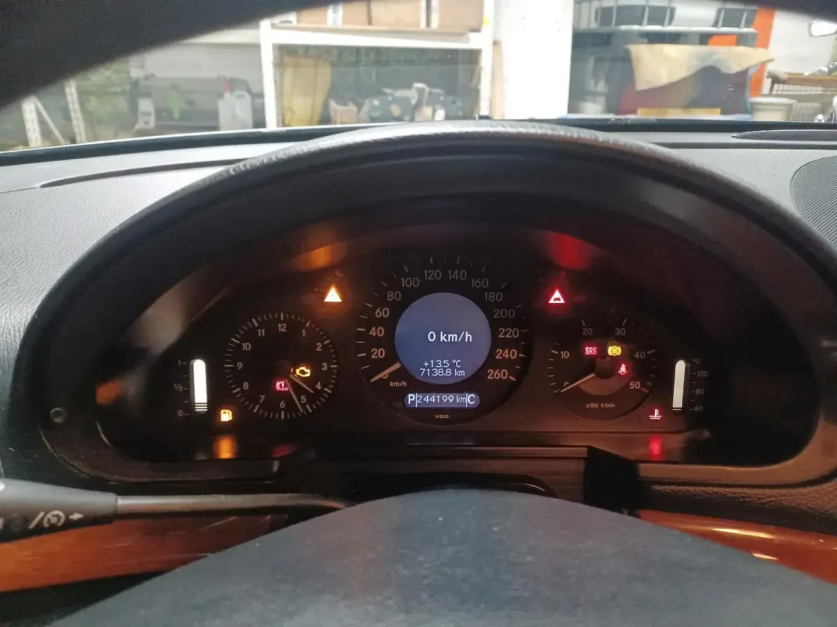 Gebraucht Mercedes E320 224 PS (164 kW) 2007 Blau Limousine