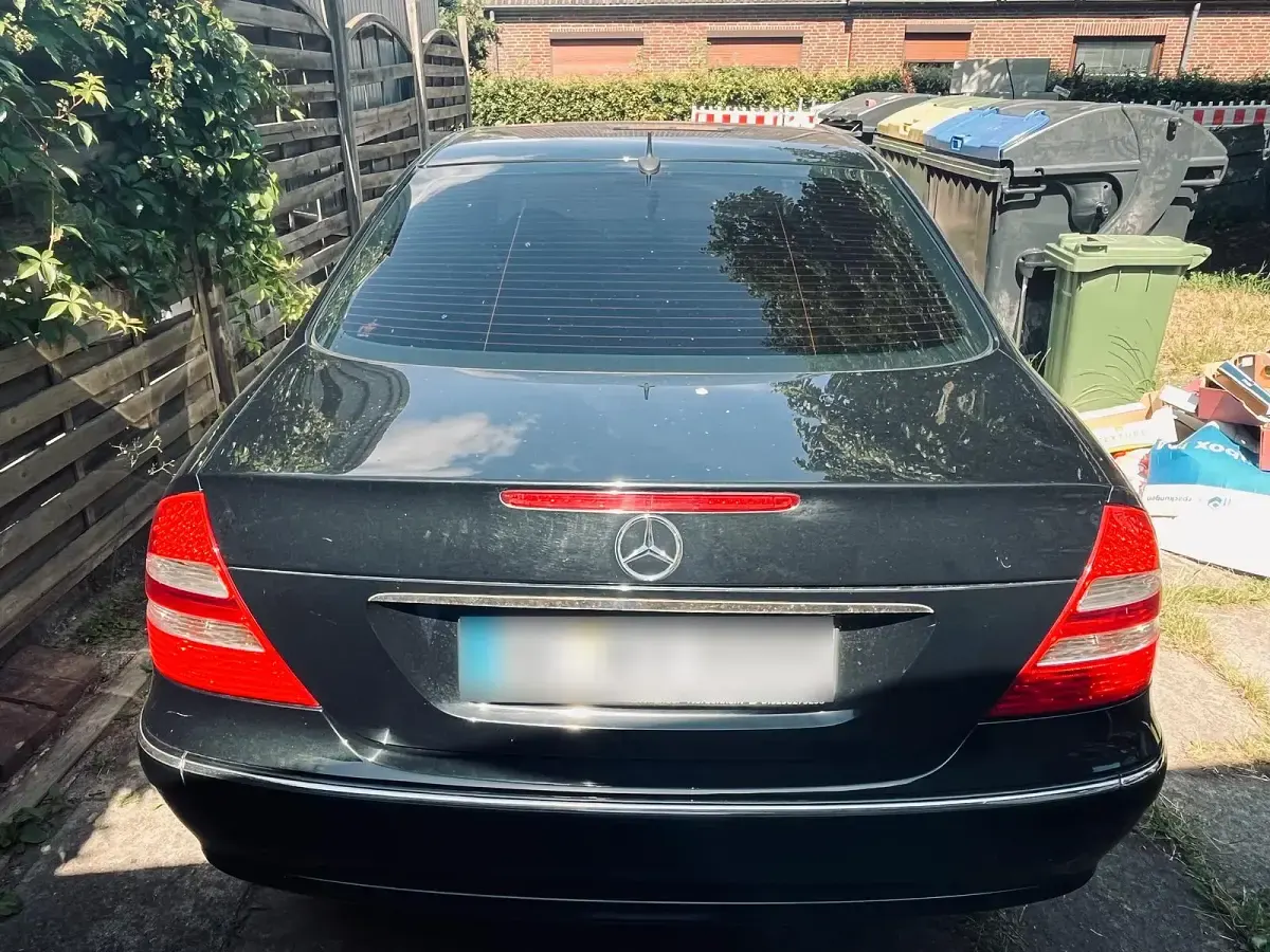 Gebraucht Mercedes E240 177 PS (130 kW) 2005 Schwarz Limousine