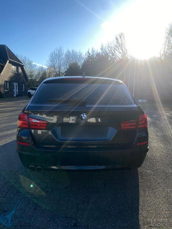 Gebraucht BMW 525 235 PS (172 kW) 2011 Grau Kombi