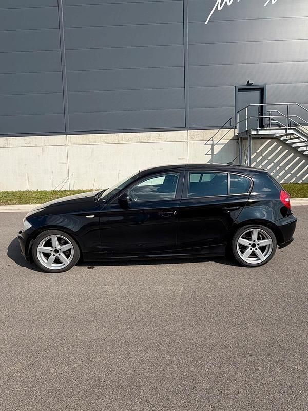 Gebraucht BMW 120 177 PS (130 kW) 2009 Schwarz Kleinwagen