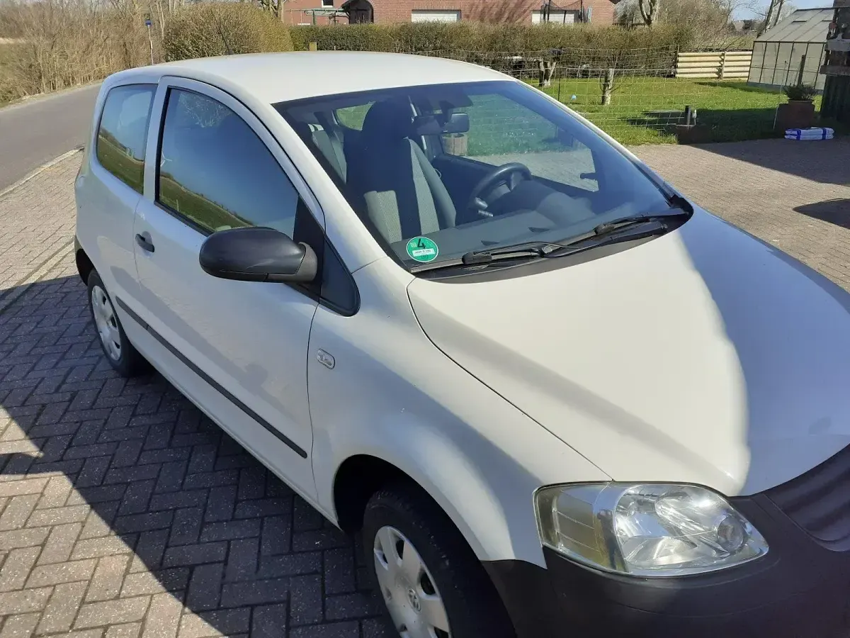 Używany VW Fox 54 KM (39 kW) 2007 Biały Hatchback