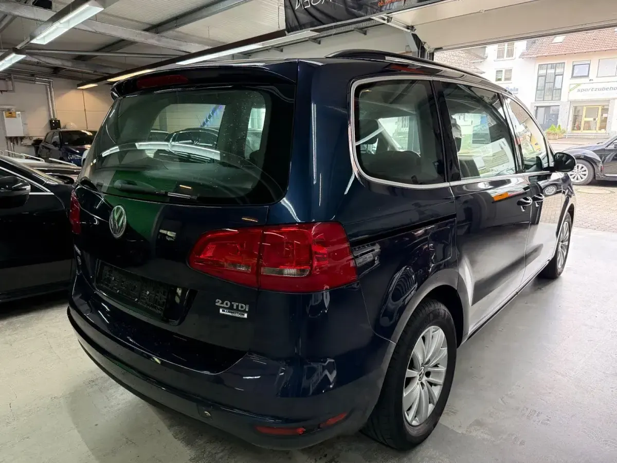 Gebraucht VW Sharan Comfortline 140 PS (102 kW) 2014 Blau Van / Kleinbus